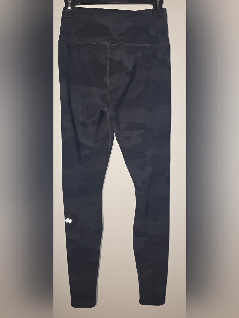 ALO Yoga Gray Camouflage Leggings - Gray - Picture 3 of 4